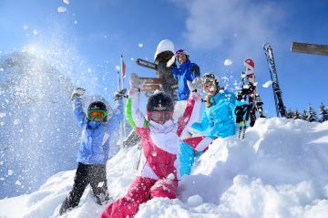 Ein Winterurlaub in den Kitzbüheler Alpen bringt Spaß im Schnee für die gesamte Familie. Ob Rodeln, Skifahren, oder Winterwandern - bei uns wird Euch nie langweilig.