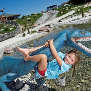 Spaß und Abenteuer im Tirassic Park auf der Steinplatte