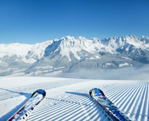 Panorami mozzafiato e innumerevoli chilometri di piste vi aspettano durante la vostra vacanza invernale in Tirolo. Le Alpi di Kitzbühel offrono la pista perfetta per ogni livello di abilità.