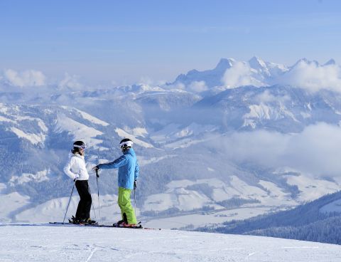 Tyrol z Alpami Kitzbühelskimi oferuje niezliczone kilometry zróżnicowanych tras narciarskich.