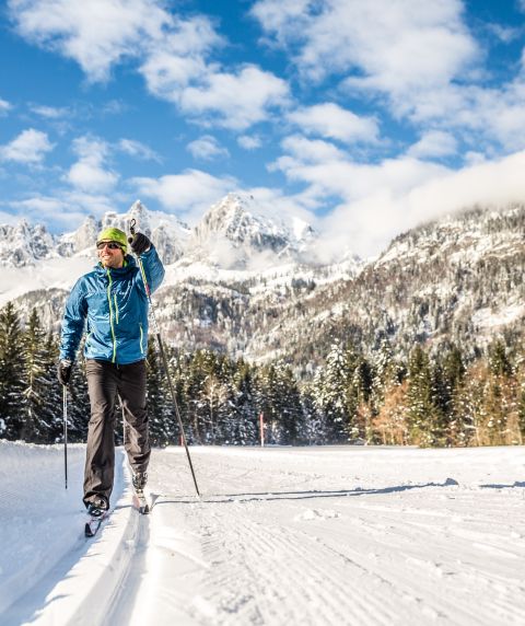 A Kitzbüheli-Alpokban több mint 700 km-nyi pálya áll a sífutók rendelkezésére. Legyen szó kezdőről vagy haladóról, klasszikus vagy görkorcsolyás síelésről, mindenki megtalálja itt a számára tökéletes pályát.