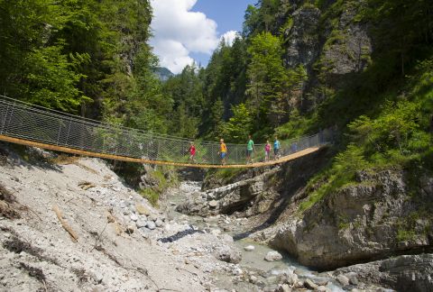 The Grießbach Gorge is an adventure playground for the whole family. After hiking through the rocky gorge, the streambed invites you to rest and play.