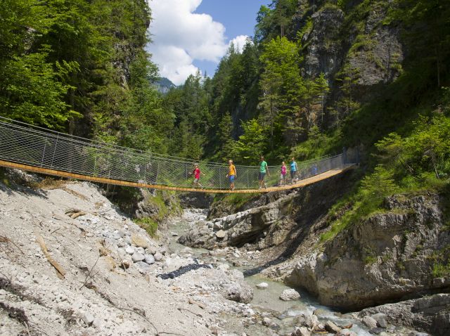 The Grießbach Gorge is an adventure playground for the whole family. After hiking through the rocky gorge, the streambed invites you to rest and play.