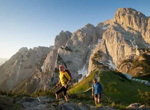 The Stripsenjoch lies at an altitude of 1577 meters and connects the mountain ranges of the Zahmer Kaiser and those of the Wilder Kaiser.