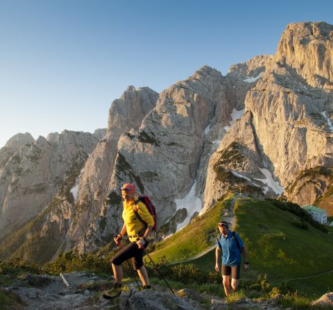 Das Stripsenjoch liegt auf einer Höhe von 1577 Metern und verbindet die Gebirgszüge des Zahmen Kaisers mit denen des Wilden Kaisers.