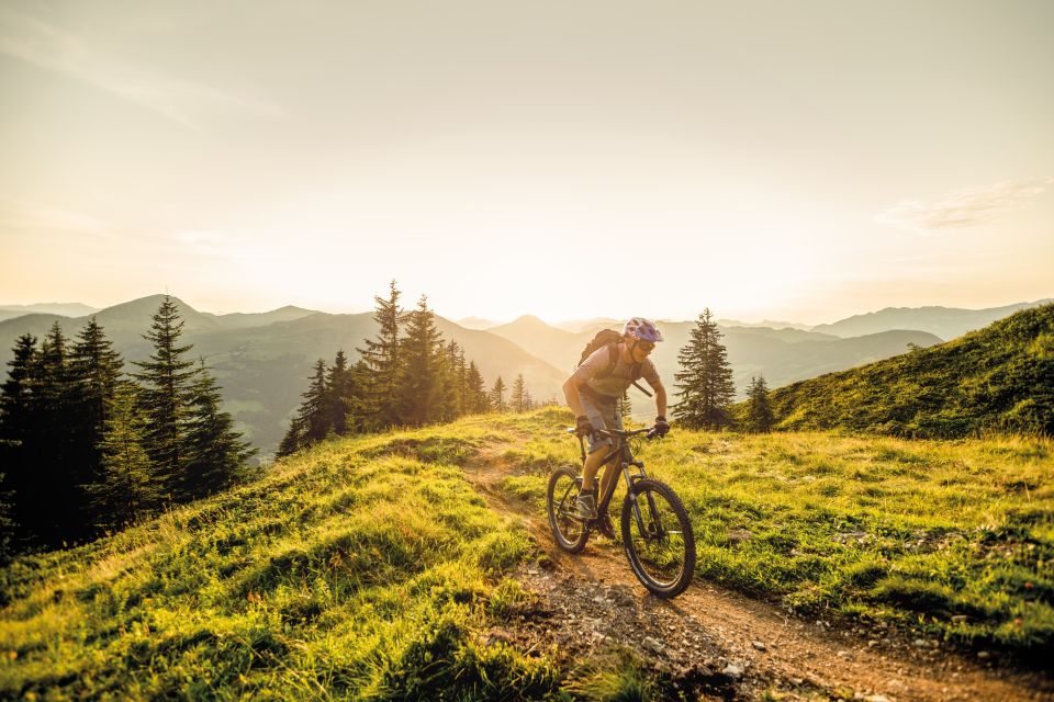Aux alentours de St. Johann, dans les Alpes de Kitzbühel, les vététistes trouveront de quoi se divertir sur les nombreux sentiers et pistes cyclables.