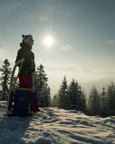 Schneevergnügen pur in Deinem Winterurlaub im Explorer Hotel Berchtesgaden. Wie wäre es mit einer Rodelpartie am Hochschwarzeck?