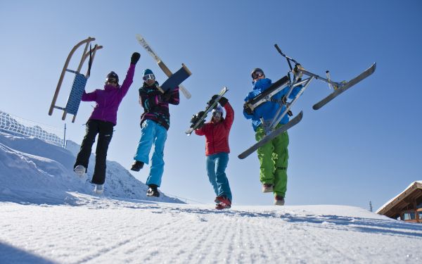 Leihe Dir Skifox, Rodel, Snowcycle, Snowblade und Schneeschuhe und genieße die Montafoner Bergwelt auf ganz unterschiedliche Weise.