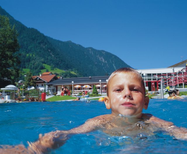 The natural swimming lake in Gaschurn has a lot to offer. In addition to water slides, there's also a suspension bridge with a ferry, a small cable car, a climbing pyramid, bouncy castles, and much more.