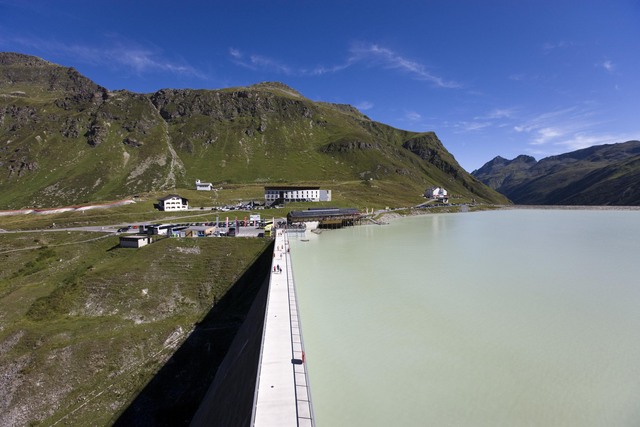 Die Bielerhöhe liegt am Scheitelpunkt der Silvretta-Hochalpenstraße zwischen dem Montafon und dem Paznauntal. Sie bietet mit dem in die herrliche Gebirgslandschaft eingebetteten Silvrettasee ein traumhaftes Panorama und zugleich Ausflugsziel.