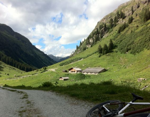 Mit der Versettla Bahn bis zu Mittelstation: Alpe Ganera
