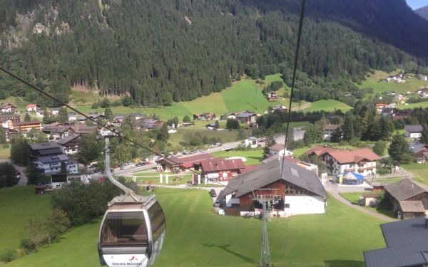 Nahe des Explorer Hotels liegt die Versettla Bahn ideal als Startpunkt für tolle Wanderungen.
