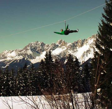 Flying Fox im Hornpark mit Wildem Kaiser im Hintergrund