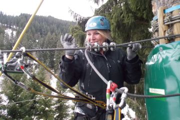 Zajištěno lanem v Hornparku Horolezecký les Hornpark se nachází na Kitzbüheler Horn v St. Johann a je největším lezeckým lesem v Kitzbühelských Alpách.