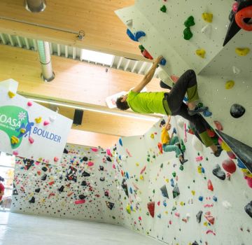 In der Koasa Boulderhalle ist Ausdauer gefragt