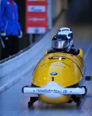Action pur kannst Du auf dem Rennbob-Taxi in der Eisarena am Königssee erleben, wenn Du mit rund 120 km / h durch den 1.200 m langen Eiskanal saust.