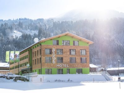 Das Explorer Hotel Kitzbühel in St. Johann in Tirol liegt perfekt um die größten Skiregionen Österreichs zu besuchen!
