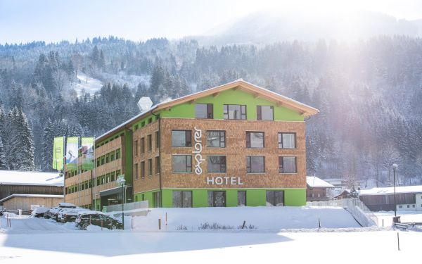 Das Explorer Hotel Kitzbühel in St. Johann in Tirol liegt perfekt um die größten Skiregionen Österreichs zu besuchen!