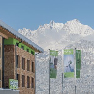 Das Explorer Hotel Kitzbühel mit Blick auf den Wilden Kaiser