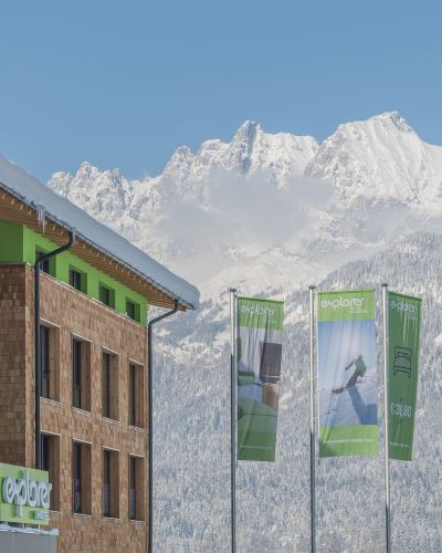 Das Explorer Hotel Kitzbühel mit Blick auf den Wilden Kaiser