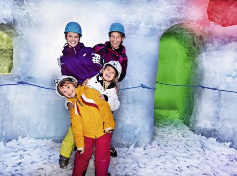 Indulj el a jeges utazásra a Jégpalotán keresztül az egész családdal.