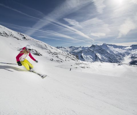 A Hintertux-gleccserről való leereszkedés gyors A síelők paradicsoma a Zillertal szívében.