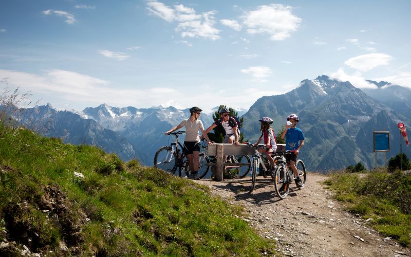 Rast mit traumhaften Bergblick