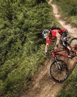 Descente en singletrack à VTT dans les Alpes de Kitzbühel © ghost-bikesgmbh
