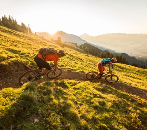 Sentier de Fleckalm à Kirchberg, Tyrol, dans les Alpes de Kitzbühel