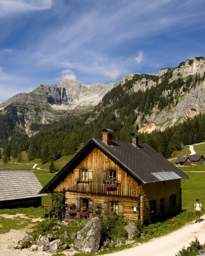 Viele Hütten und zahlreiche Wanderwege machen die Ferienregion Pyhrn-Priel, in der sich das Explorer Hotel Hinterstoder befindet zu einer perfekten Wanderregion für Aktivurlauber.