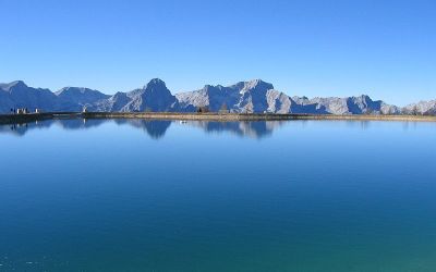 Godetevi il fantastico panorama alpino a Hinterstoder Situato in una delle valli alpine più belle, la Stodertal, l'Explorer Hotel di Hinterstoder, nell'Alta Austria, è il luogo ideale per una vacanza attiva in montagna.