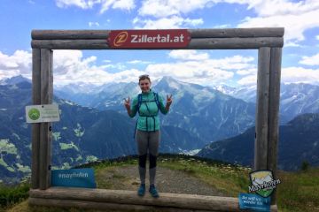 Hana auf der Wanderung zum Kreuzjoch in den Tuxer Alpen