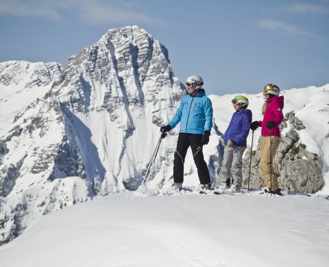 Scoprite con tutta la famiglia il comprensorio sciistico Hinterstoder-Wurzeralm nella regione turistica Pyhrn-Priel durante una vacanza sugli sci.