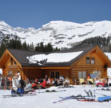 Gemütlich einkehren auf der Bärenhütte im Skigebiet Wurzeralm