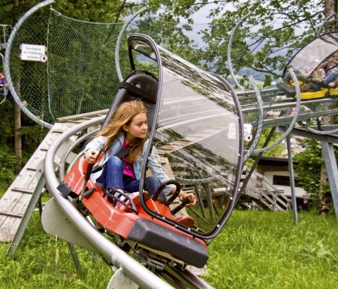L'Alpine Coaster sul monte avventura Wurbauerkogel offre divertimento per esploratori di tutte le età. A tutta azione, potrete provare la pista da slittino estivo durante la vostra escursione di ritorno a valle.