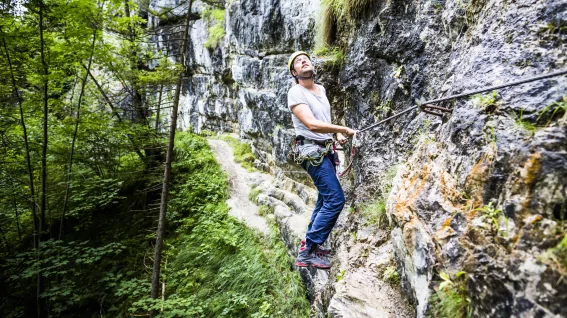 Kletterfans aufgepasst! Wie wäre es mit einem Besuch im Hochseilgarten Hexenkessel in Deinem Explorer Urlaub in Hinterstoder?
