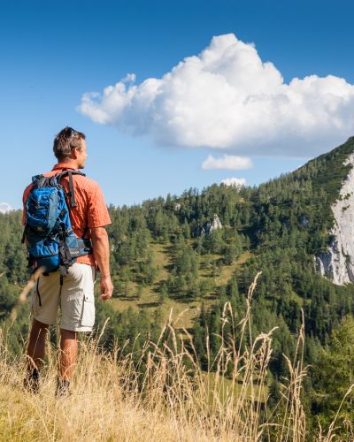 Užijte si nádherné horské panorama v Hinterstoderu v Horním Rakousku během své pěší túry na Wurzeralm.