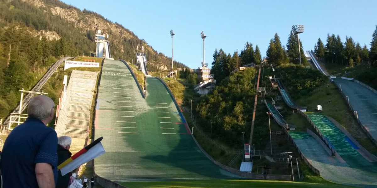 Skispringen im Spätsommer in Oberstdorf