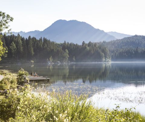 In Berchtesgaden, Beieren, ligt de idyllische Hintersee, niet ver van Explorer Hotel Berchtesgaden. De regio heeft nog veel meer te ontdekken dan alleen de Watzmann en de Königssee. Breng uw vakantie door in de Berchtesgadener Alpen en ontdek het zelf!