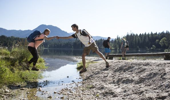 Im Team schafft man jede Herausforderung - auch im Sommerurlaub in den Berchtesgadener Alpen in Bayern. Verbringe ein paar sportliche Tage im Explorer Hotel Berchtesgaden in Schönau am Königssee.