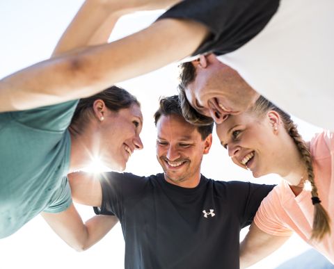 Un'escursione impegnativa unisce le persone. Gli Explorer Hotels organizzano diversi eventi di gruppo gratuiti per aziende e club.