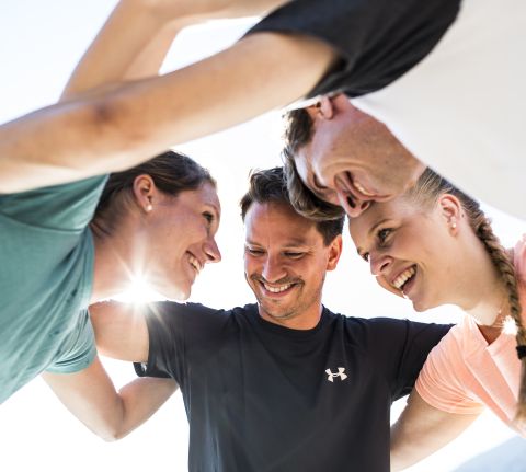 Náročná túra spojuje lidi. Explorer Hotels pořádá různé bezplatné týmové akce pro firmy a kluby.