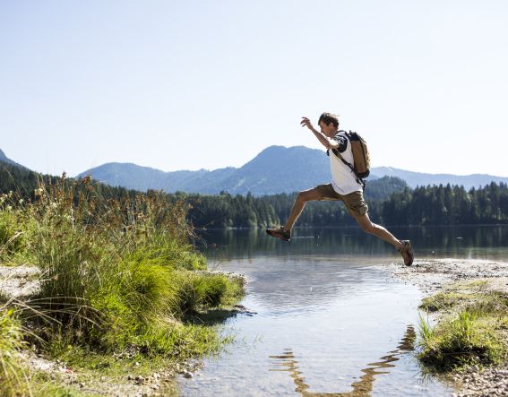 Rund um die Explorer Hotels im Allgäu, Tirol, Oberösterreich und Kärnten warten tolle Wanderrouten im Sommerurlaub auf euch!