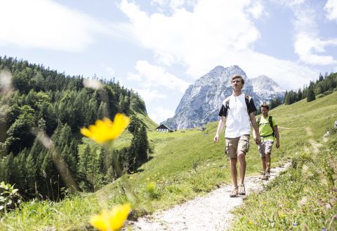 Che sia primavera, estate o autunno, durante la vostra vacanza in Baviera dall'Explorer Hotel di Berchtesgaden troverete fantastici sentieri escursionistici per ogni stagione.