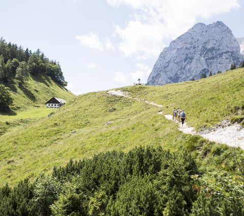 Les randonnées dans la région de Berchtesgaden sont particulièrement agréables en groupe. De retour de votre excursion dans les Alpes de Berchtesgaden, vous planifierez déjà votre prochaine randonnée depuis l'Explorer Hotel Berchtesgaden.