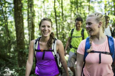Gemeinsam die Natur in Bayern erleben Ob bei einer Wanderung oder Radtour in Deutschland oder Österreich - die Alpen sind ein toller Platz um gemeinsam und unbeschwert in der Natur Zeit zu verbringen. Immer die passende Unterkunft in den Alpen: Das Explorer Hotel