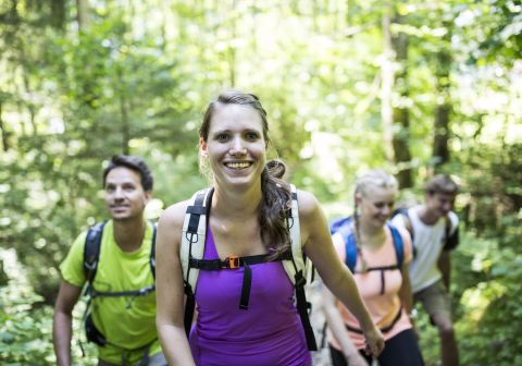 Turistika vás dělá šťastnými Cvičení a čerstvý vzduch vás potěší. Vydejte se tedy do hor a trávte čas venku. Nejlepší způsob, jak toho dosáhnout, je dovolená v hotelu Explorer v Alpách.