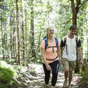 Zeit zu zweit - einfach mal eine Auszeit vom Alltag gönnen. Berchtesgaden ist ein wunderschöner Ort für Deine nächste Wandertour. Im Explorer Hotel kannst du preisgünstig Dein entspanntes Wochenende buchen und die Zeit in den Bergen in Bayern genießen.