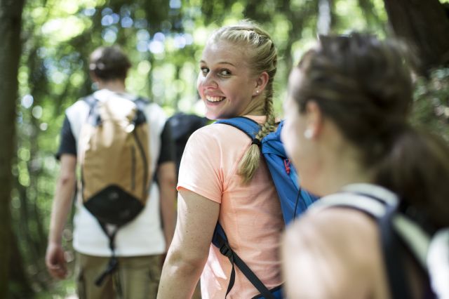 Beleef spannende momenten met vrienden tijdens wandelingen in de Allgäu, Berchtesgadener Land of Tirol. Explorer Hotels in Duitsland en Oostenrijk bieden de perfecte accommodatie, inclusief ontbijt, een sauna en een fitnessruimte.