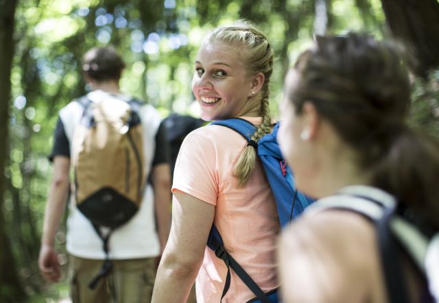 Éljen át izgalmas pillanatokat barátaival túrázás közben az Allgäuban, a Berchtesgadener Landben vagy Tirolban. A németországi és ausztriai Explorer Hotels tökéletes szállást kínál, beleértve a reggelit, a szaunát és a fitnesztermet.
